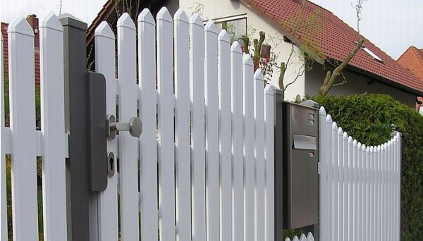 Gartentür 1-flügelig Alu mit Latten, weiß - Modell "Modern" Oberbogen