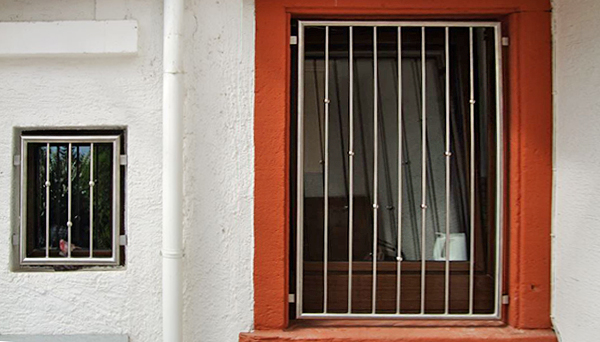 Fenstergitter Edelstahl, Montage in der Laibung